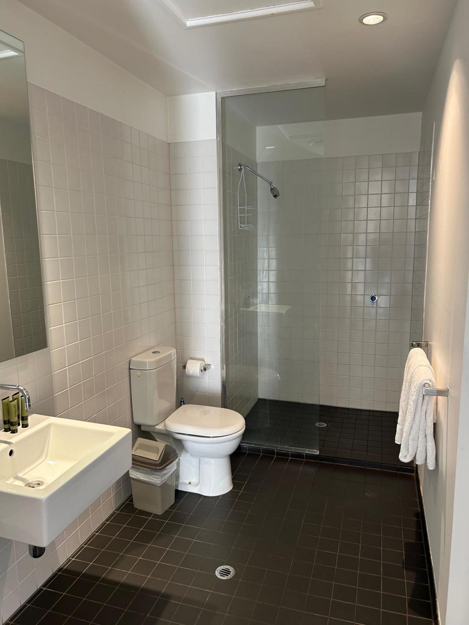 Adele Apartment Hotel East Melbourne Exteriör bild