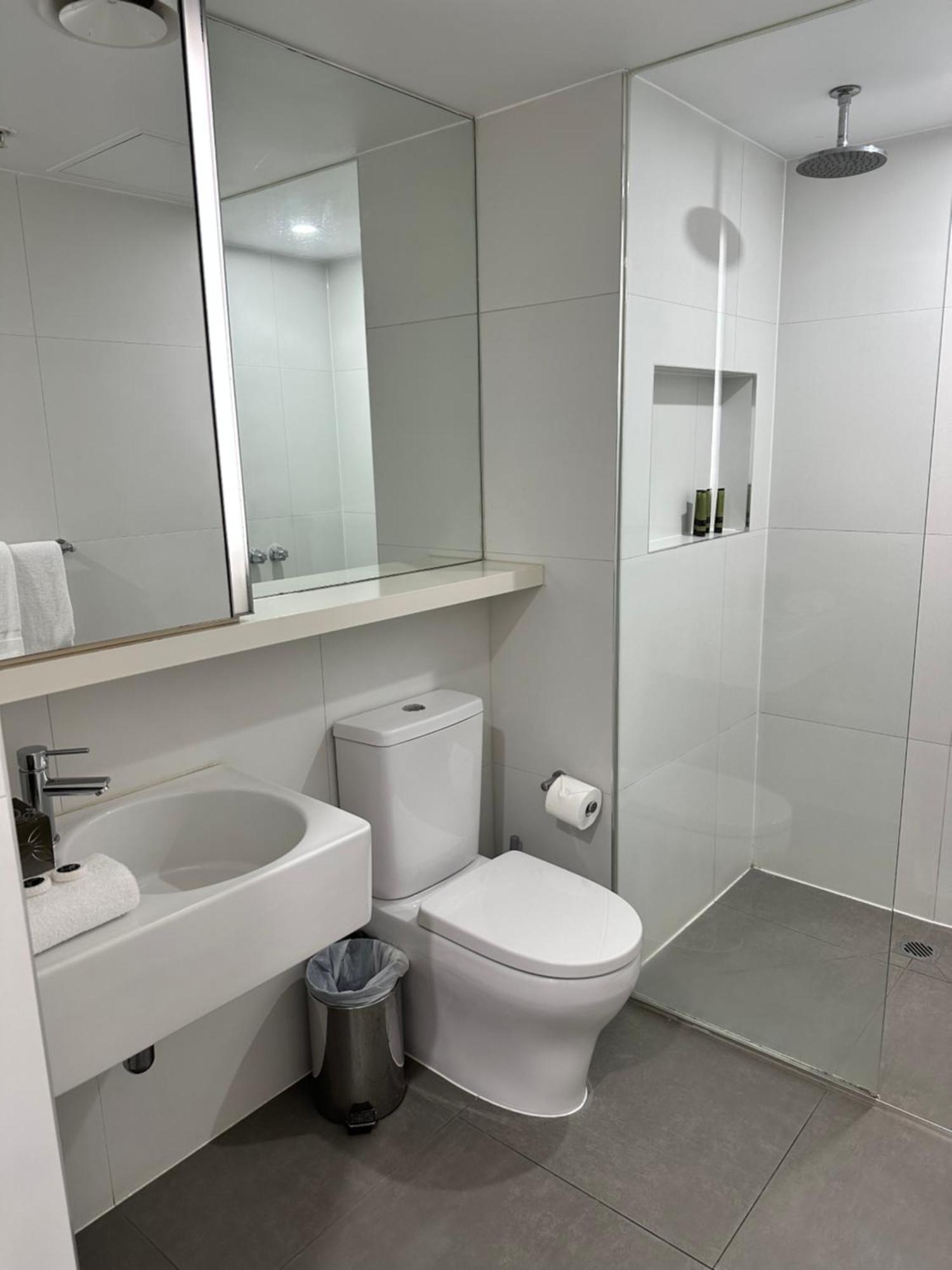 Adele Apartment Hotel East Melbourne Exteriör bild